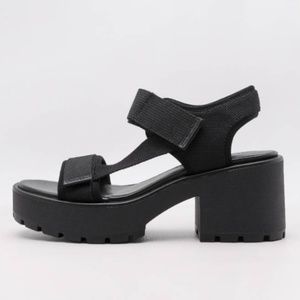 Vagabond Black Chunky Heel Sandals